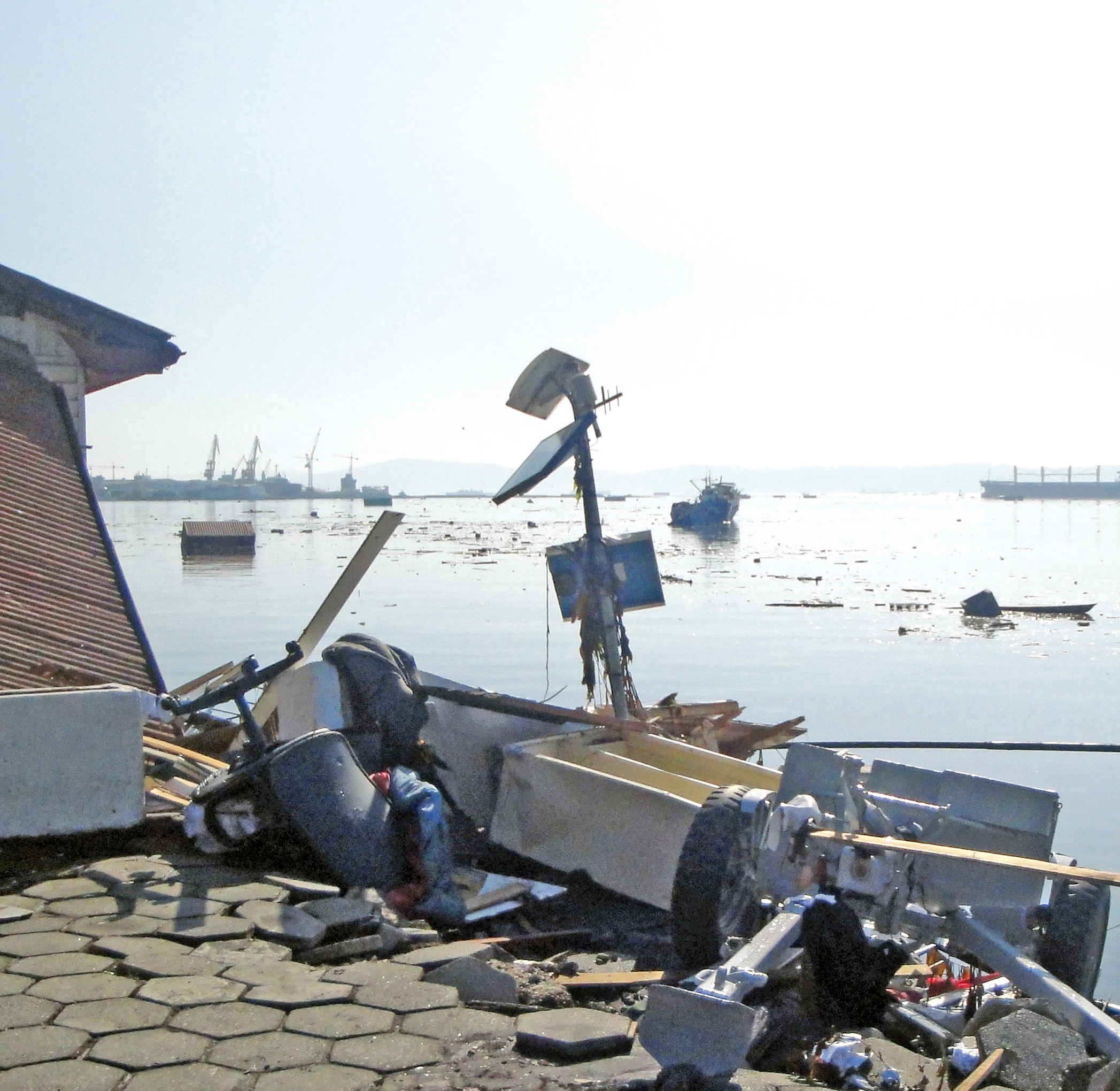This sea level gauge at Talcahuano was being used by the Chilean Navy to monitor the 27 Feb 2010 Chile tsunami.